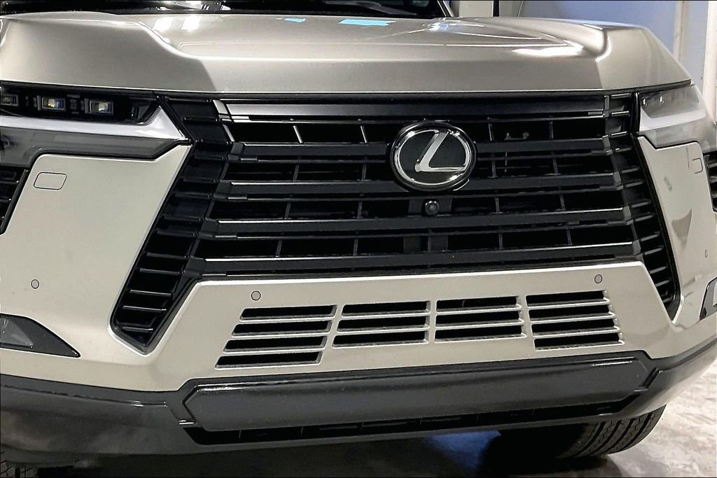 Used 2024 Lexus GX 550 w/ Accessory Package (Z1) image 37