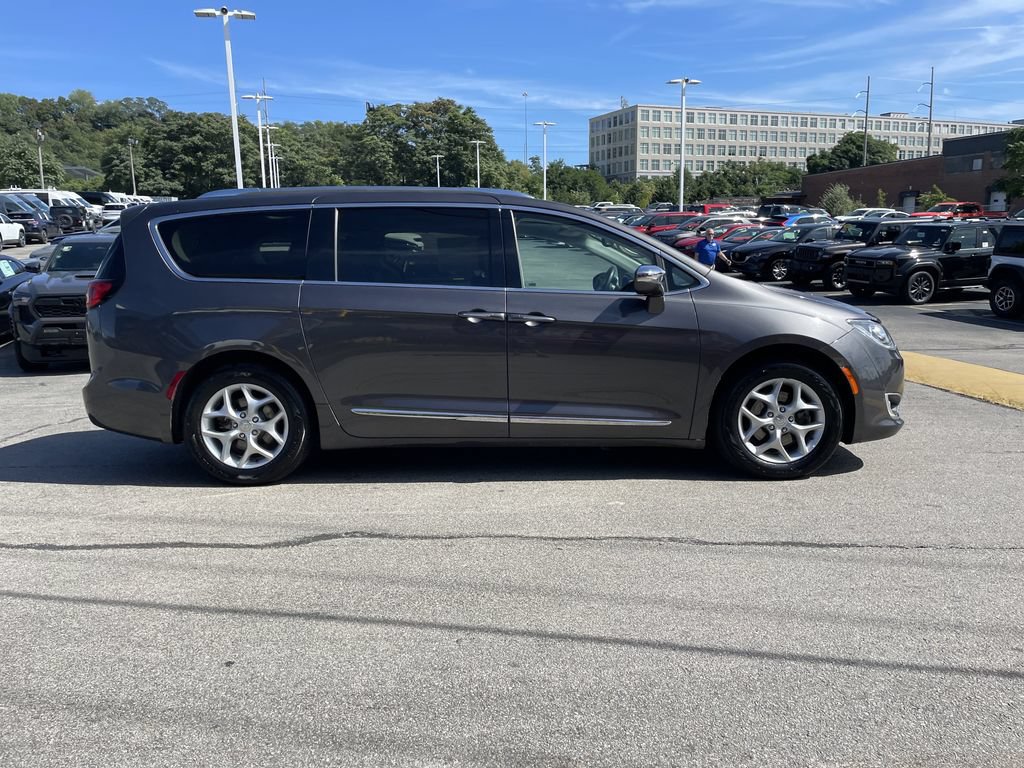 Certified 2019 Chrysler Pacifica Limited FWD image 7