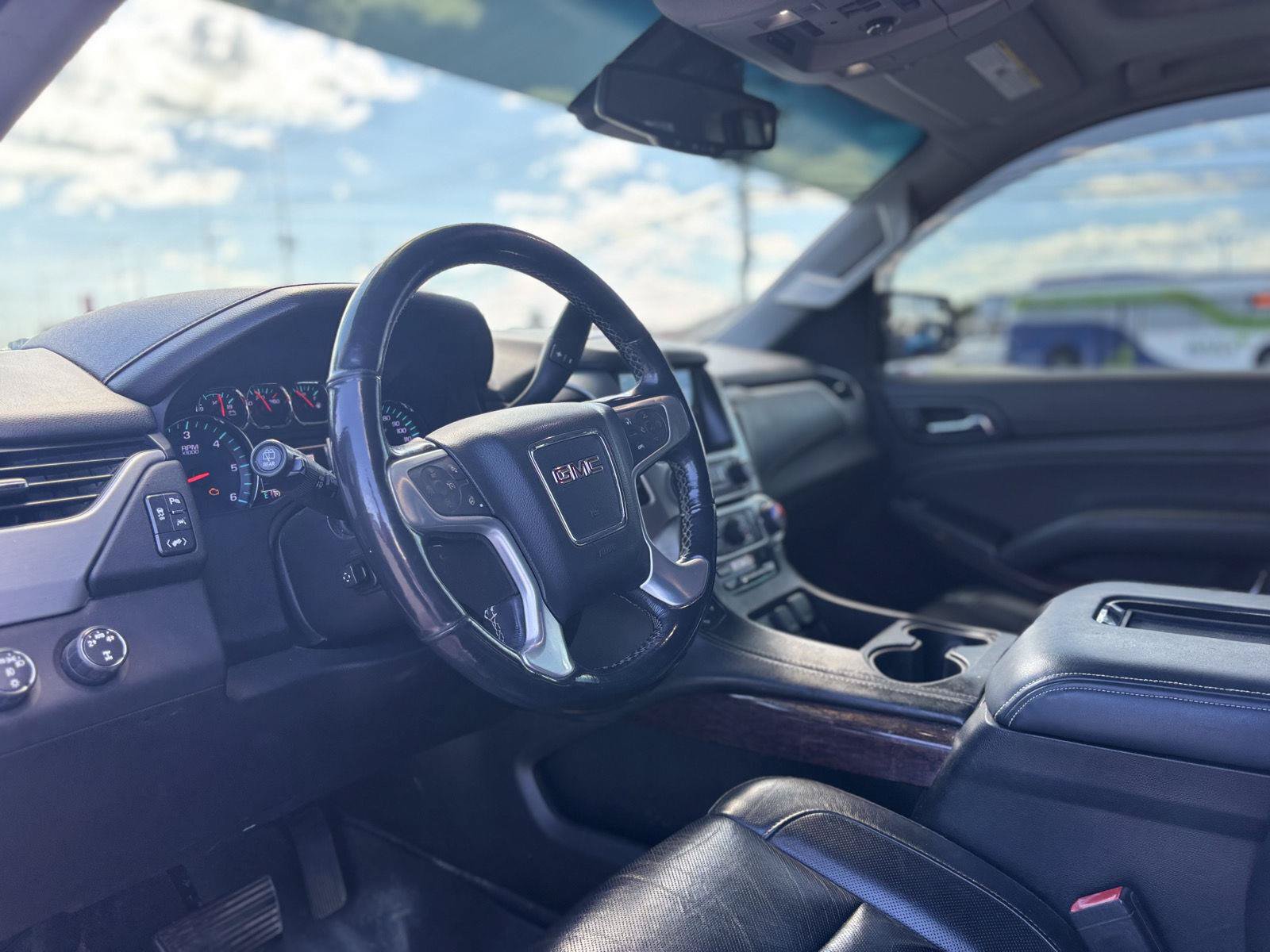 Used 2019 GMC Yukon XL SLT w/ Open Road Package AWD/4WD image 7