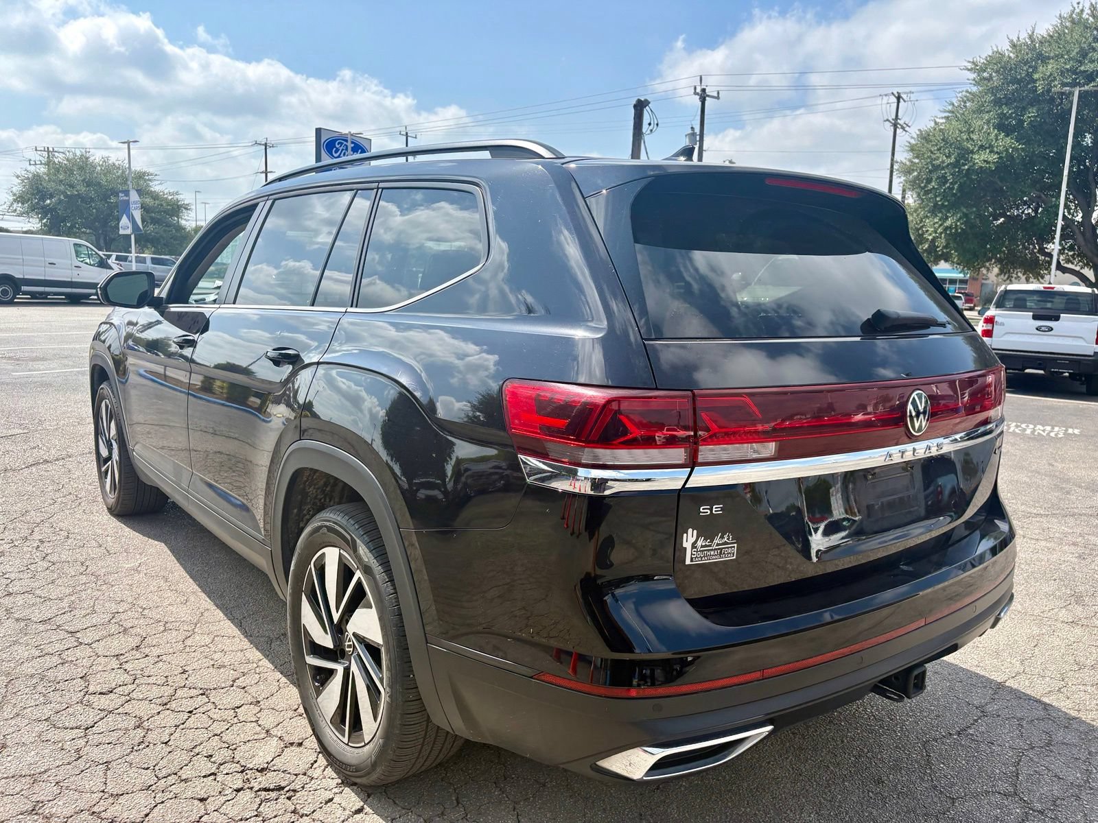 Used 2024 Volkswagen Atlas SE AWD/4WD image 5