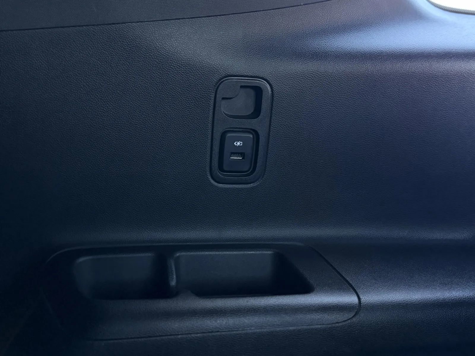 Used 2023 Chevrolet Traverse Premier w/ Redline Edition AWD/4WD image 28