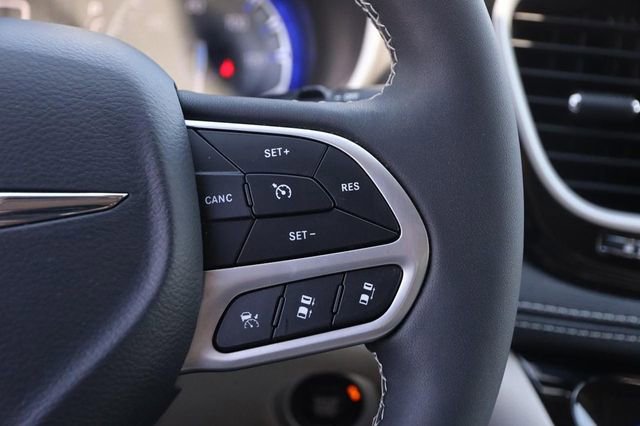 Used 2023 Chrysler Pacifica Touring-L w/ Uconnect Theater Family Group AWD/4WD image 14