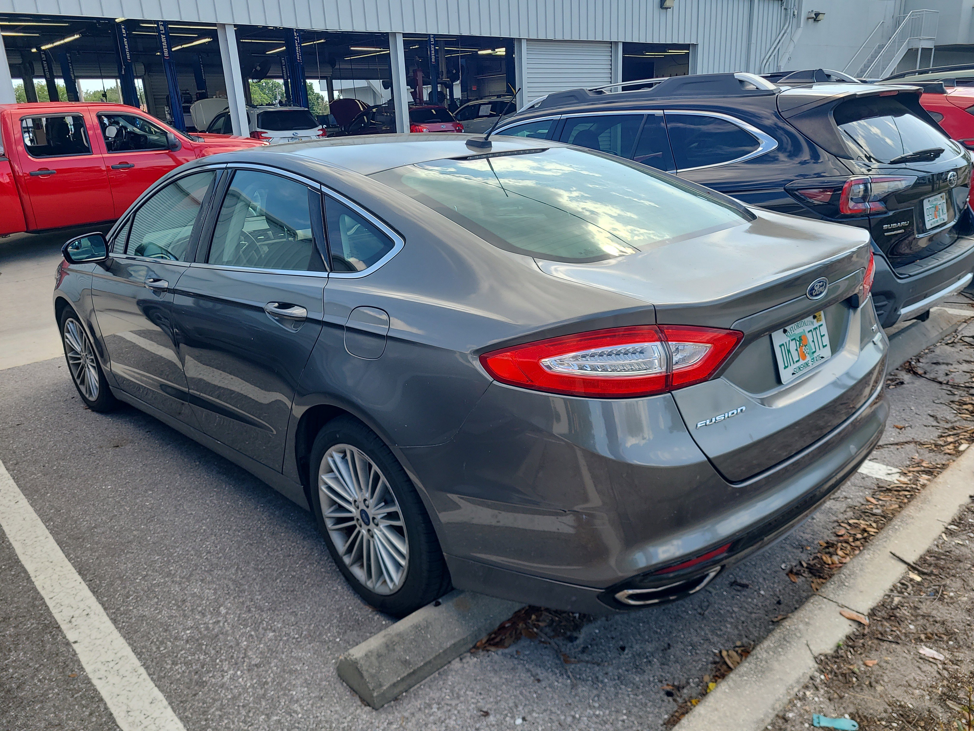 Used 2014 Ford Fusion SE w/ Equipment Group 202A FWD image 6