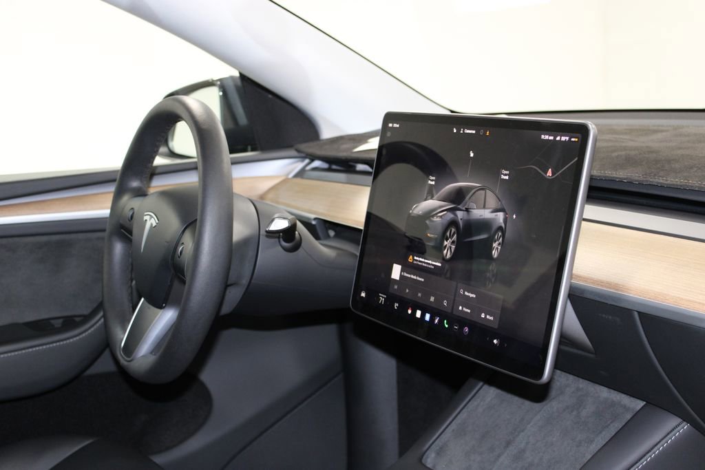 Used 2024 Tesla Model Y Long Range image 29
