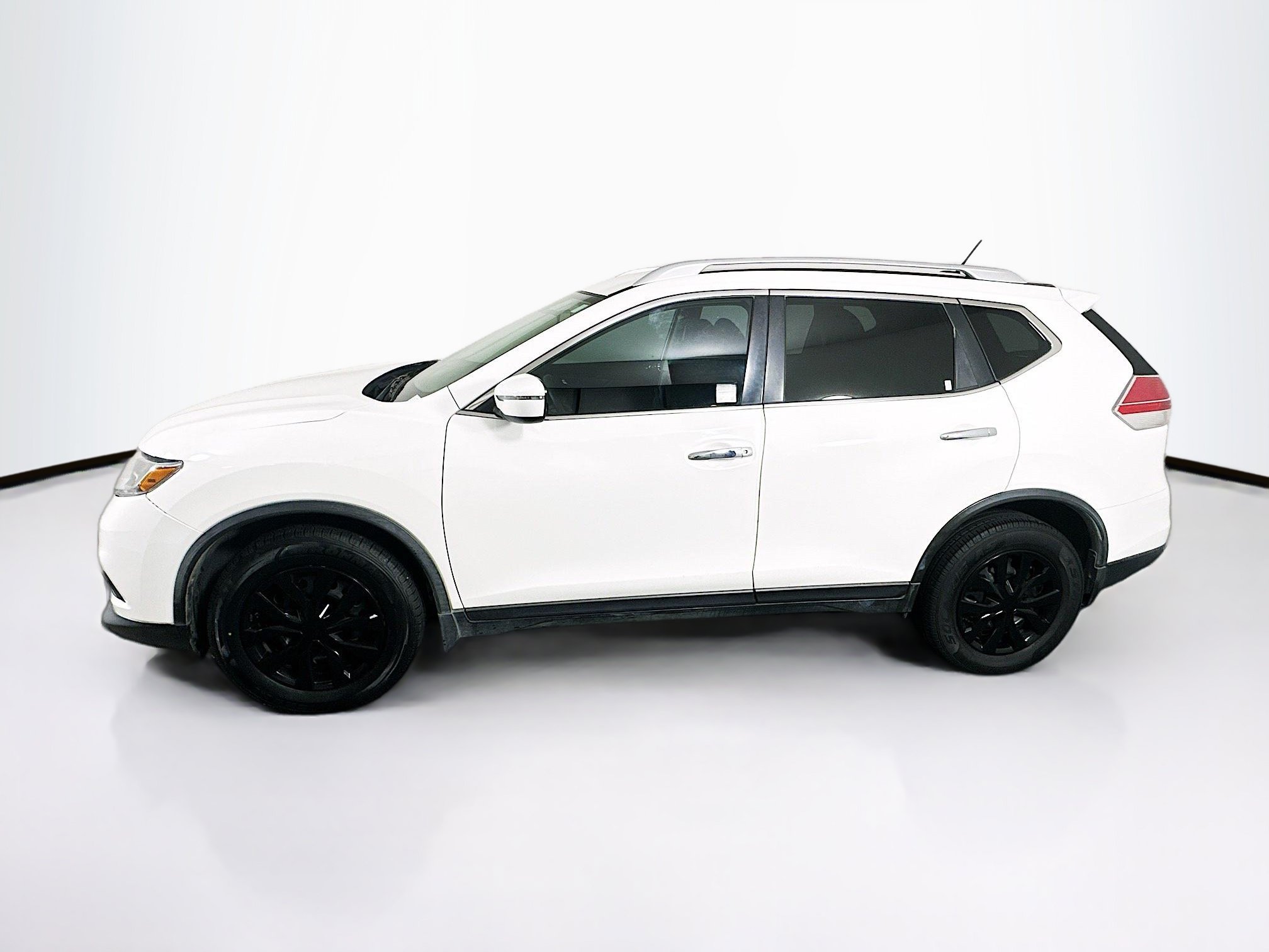 Used 2016 Nissan Rogue S w/ Appearance Package FWD image 4