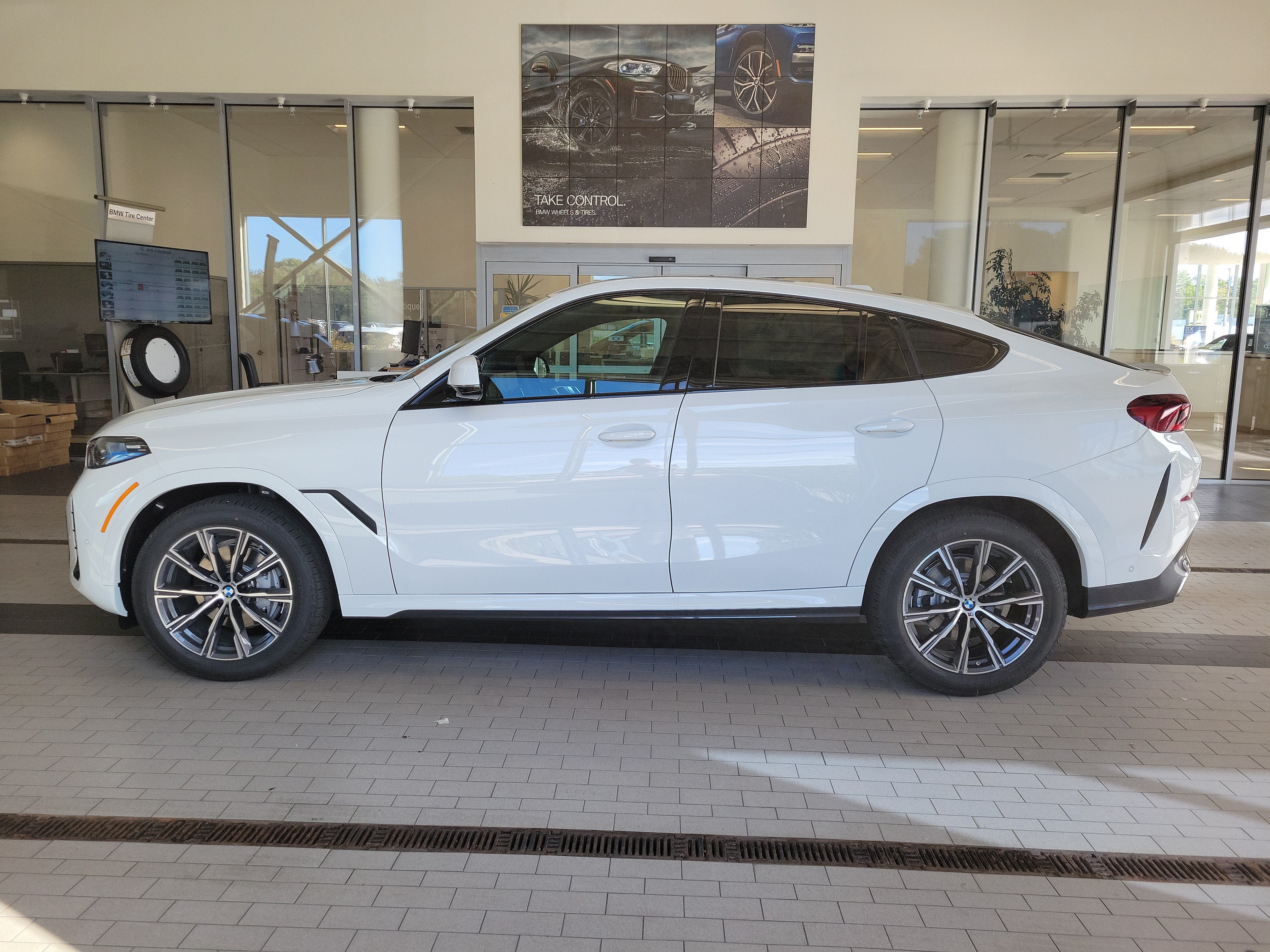 New 2027 BMW X6 xDrive40i w/ Premium Package AWD/4WD image 2