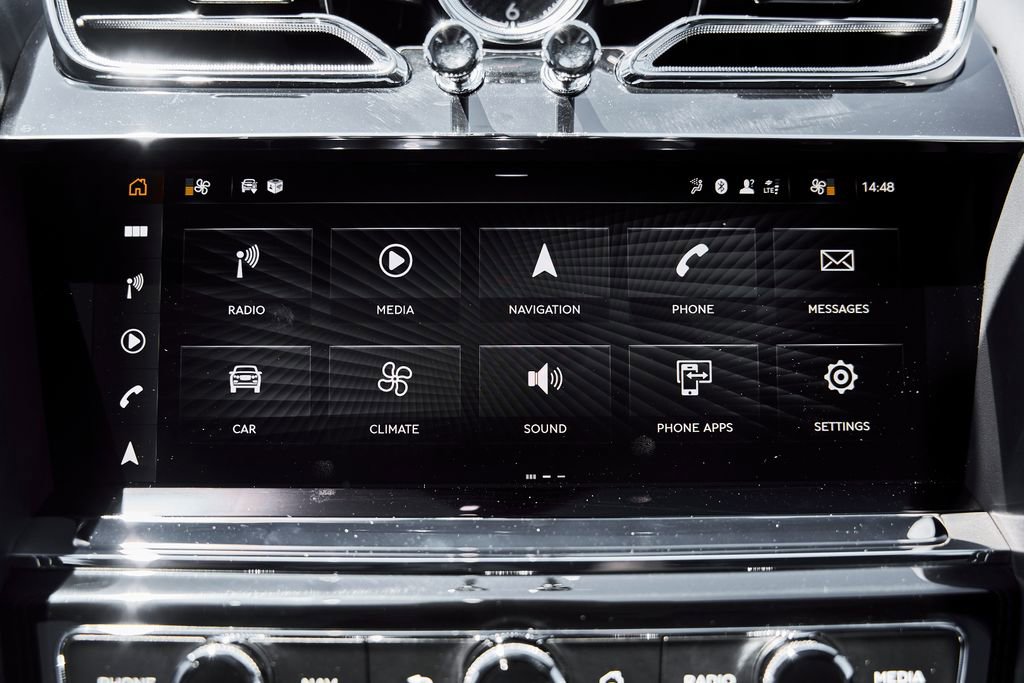 Used 2024 Bentley Bentayga AWD/4WD image 70