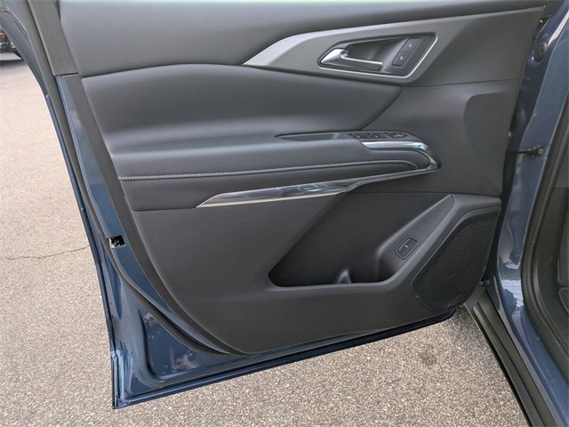 New 2026 Chevrolet Traverse LT w/ Sun and Wheel Package image 9