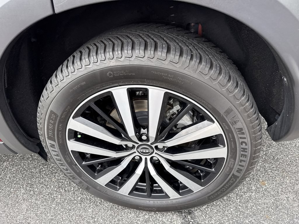 Used 2023 Nissan Pathfinder Platinum AWD/4WD image 19
