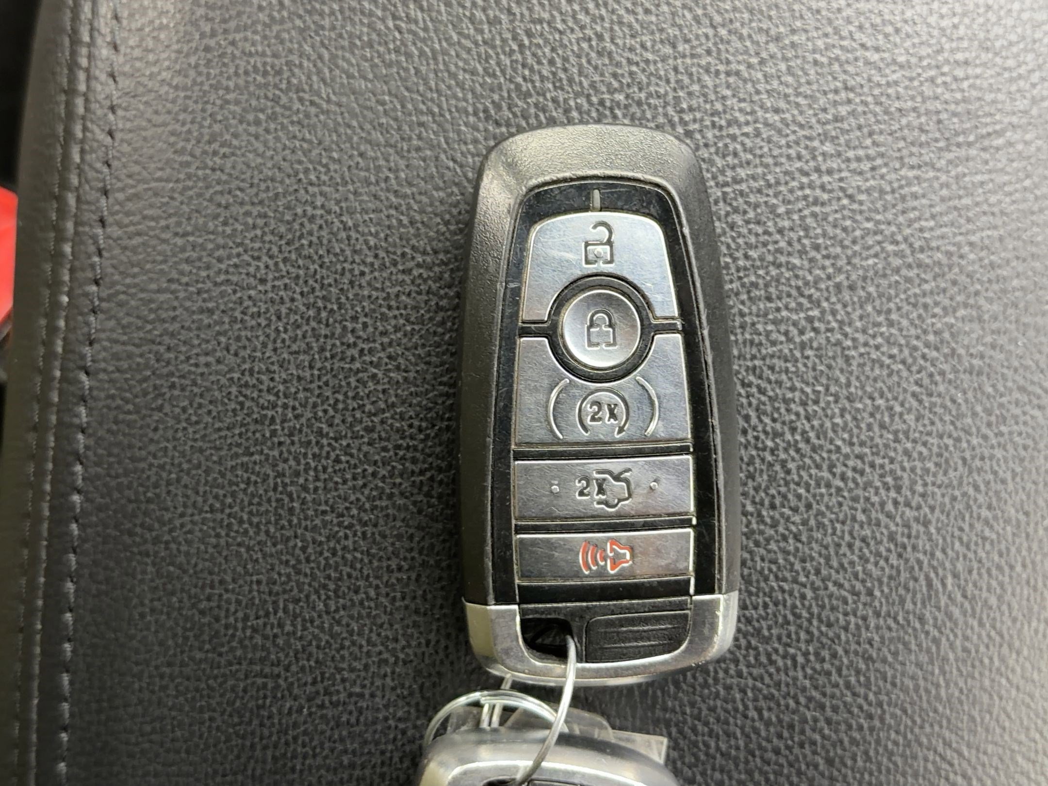 Used 2018 Ford Explorer XLT w/ Equipment Group 202A image 24