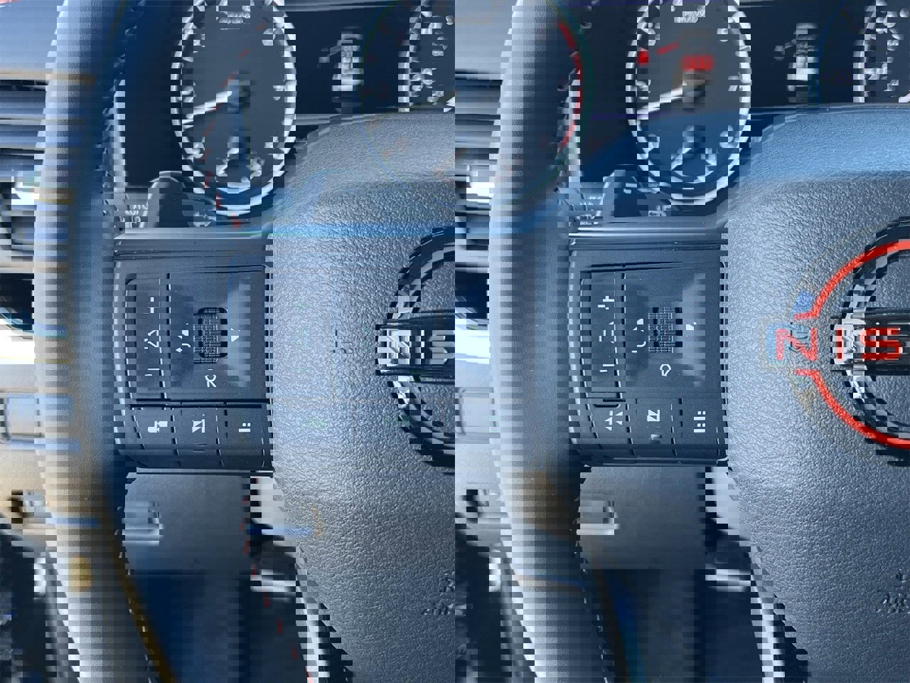 Certified 2025 Nissan Rogue SV image 12