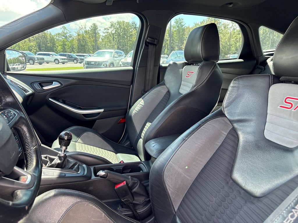 Used 2015 Ford Focus ST w/ Equipment Group 401A FWD image 4