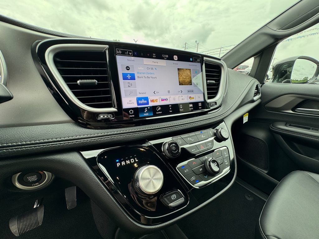 New 2027 Chrysler Pacifica Select FWD image 27