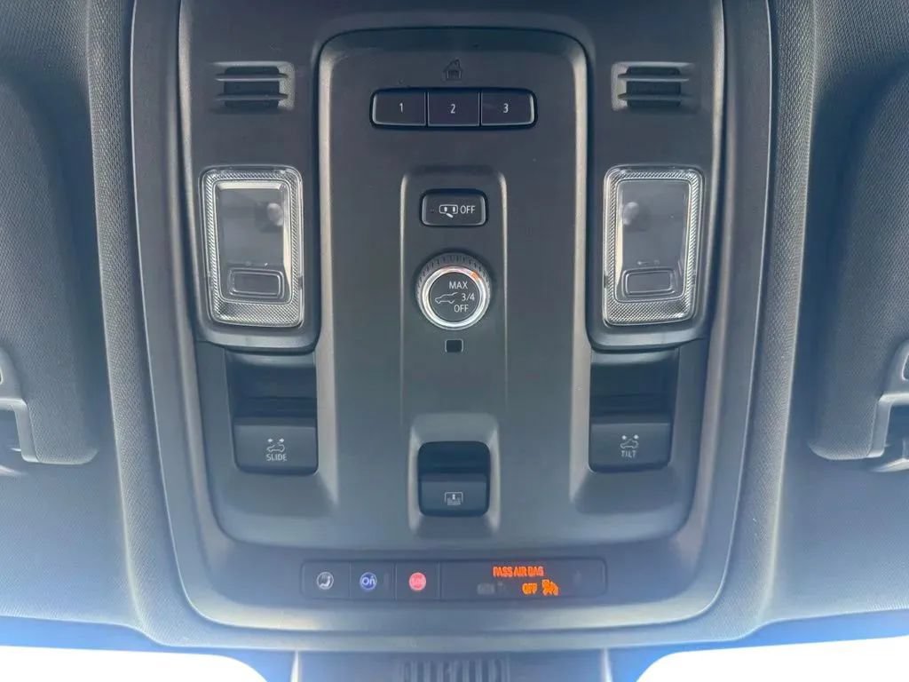 Used 2023 GMC Yukon XL SLT AWD/4WD image 31