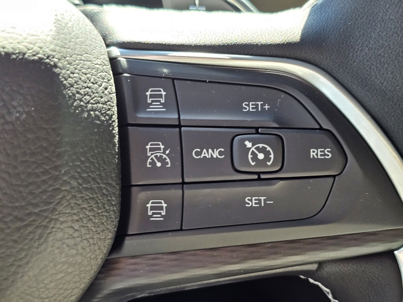 New 2025 Jeep Grand Cherokee L Laredo image 14