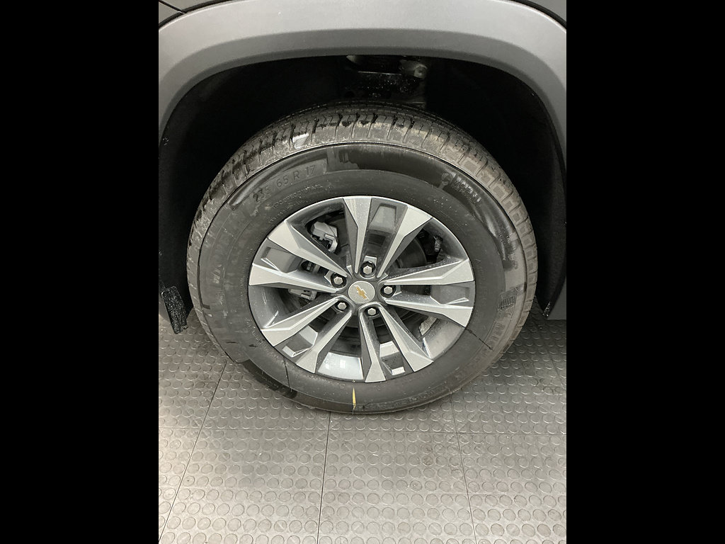 New 2027 Chevrolet Equinox LT w/ LPO, Floor Liner Package AWD/4WD image 35