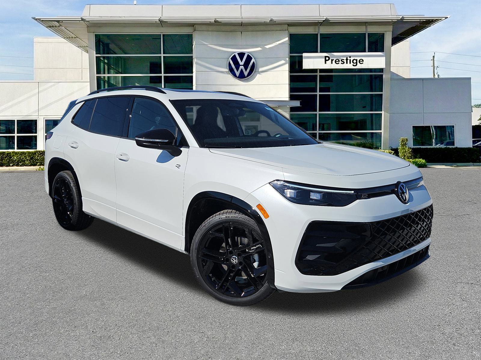 New 2026 Volkswagen Tiguan SE R-Line image 1