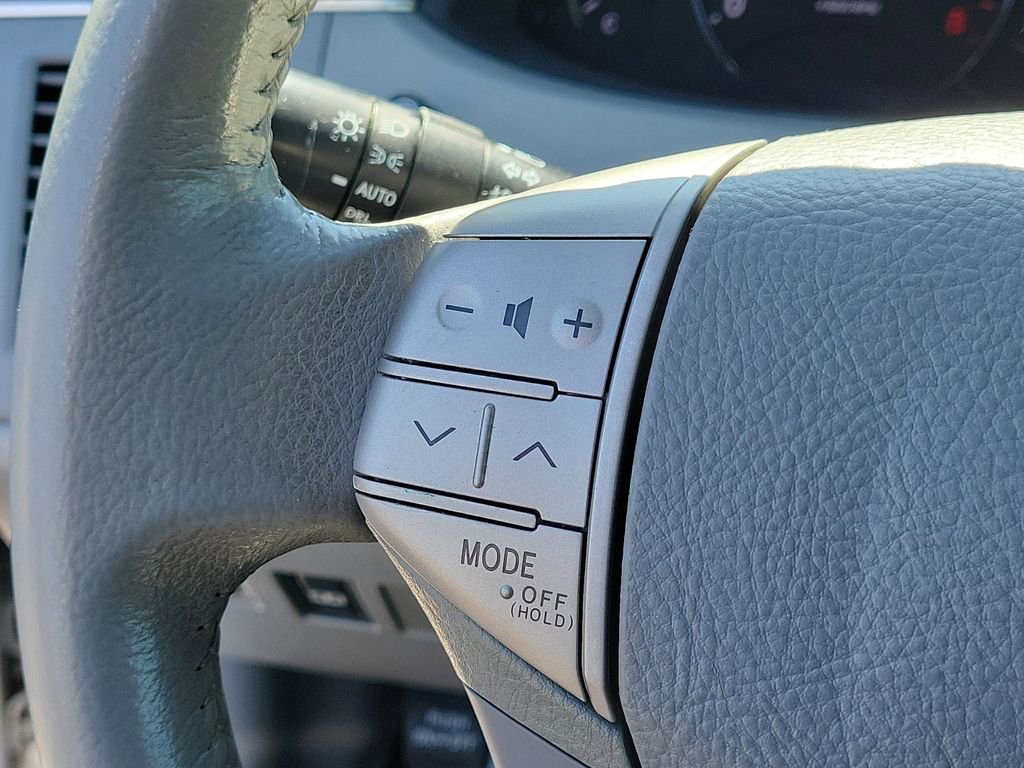 Used 2010 Toyota Avalon Limited FWD image 30