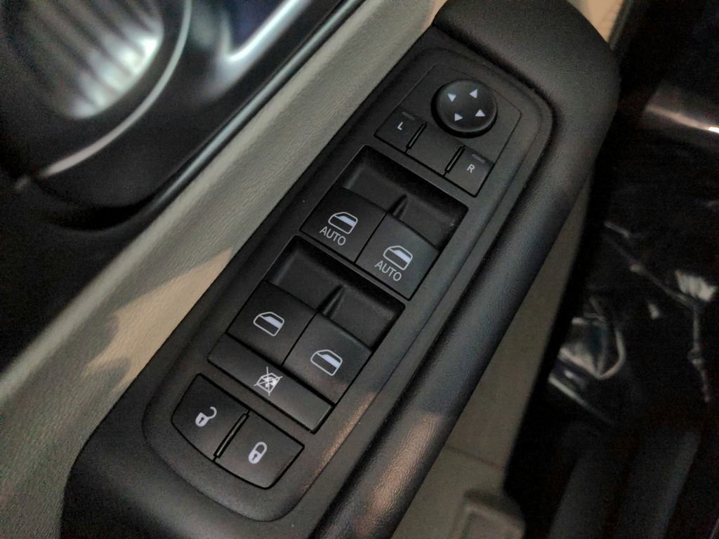 Used 2023 Chrysler Pacifica Touring-L FWD image 22