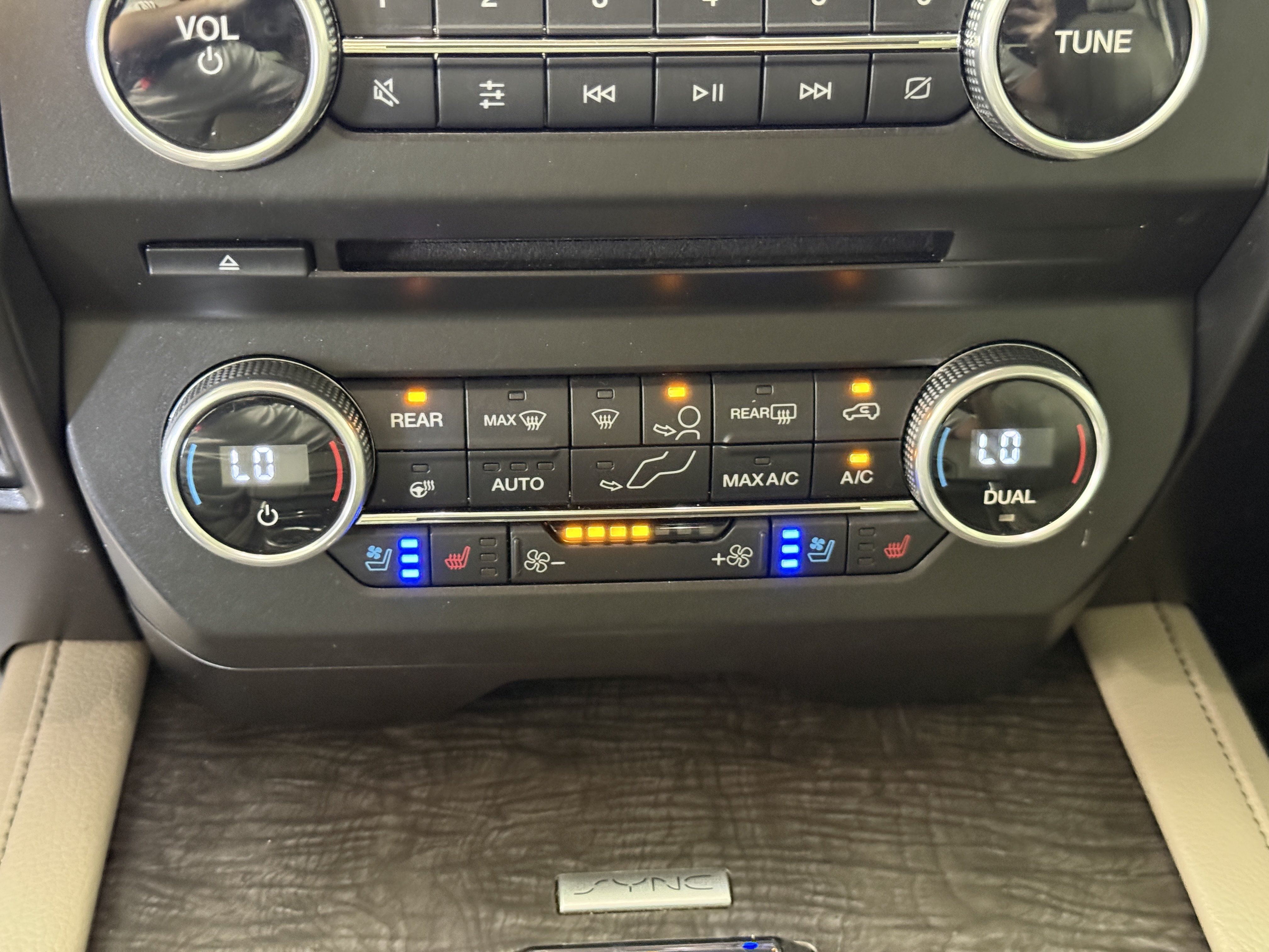 Certified 2018 Ford Expedition Max Limited RWD image 24