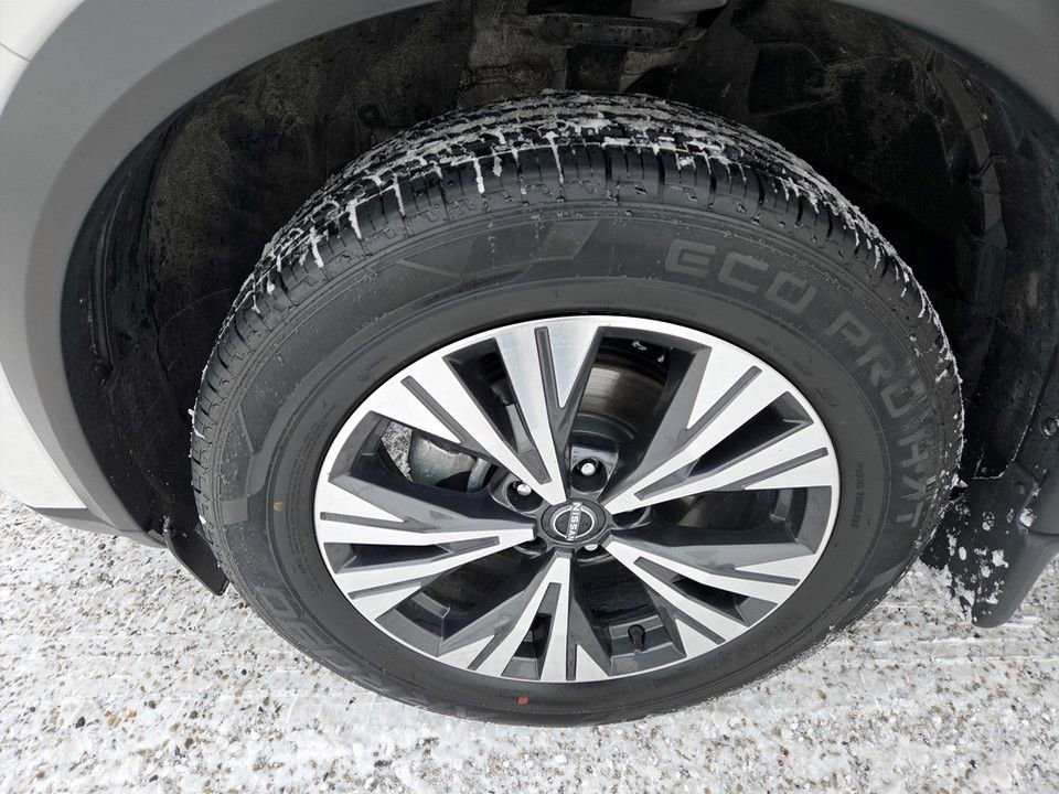 Used 2023 Nissan Rogue SV image 36