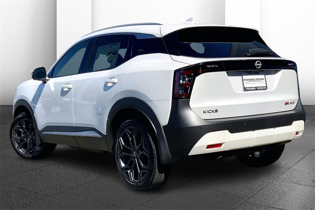New 2025 Nissan Kicks SR image 3