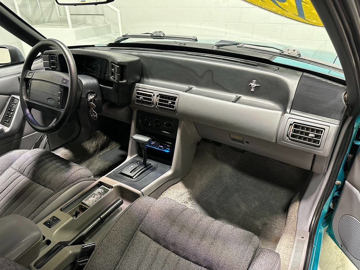 Used 1993 Ford Mustang LX RWD image 16