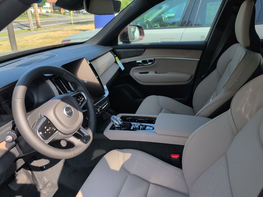 New 2026 Volvo XC90 B5 Plus w/ Protection Package Premier AWD/4WD image 9
