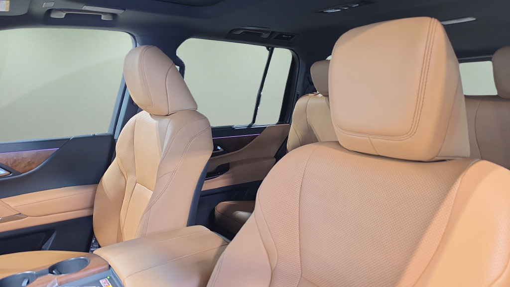 New 2026 Lexus LX 600 4WD w/ Luxury Package image 16