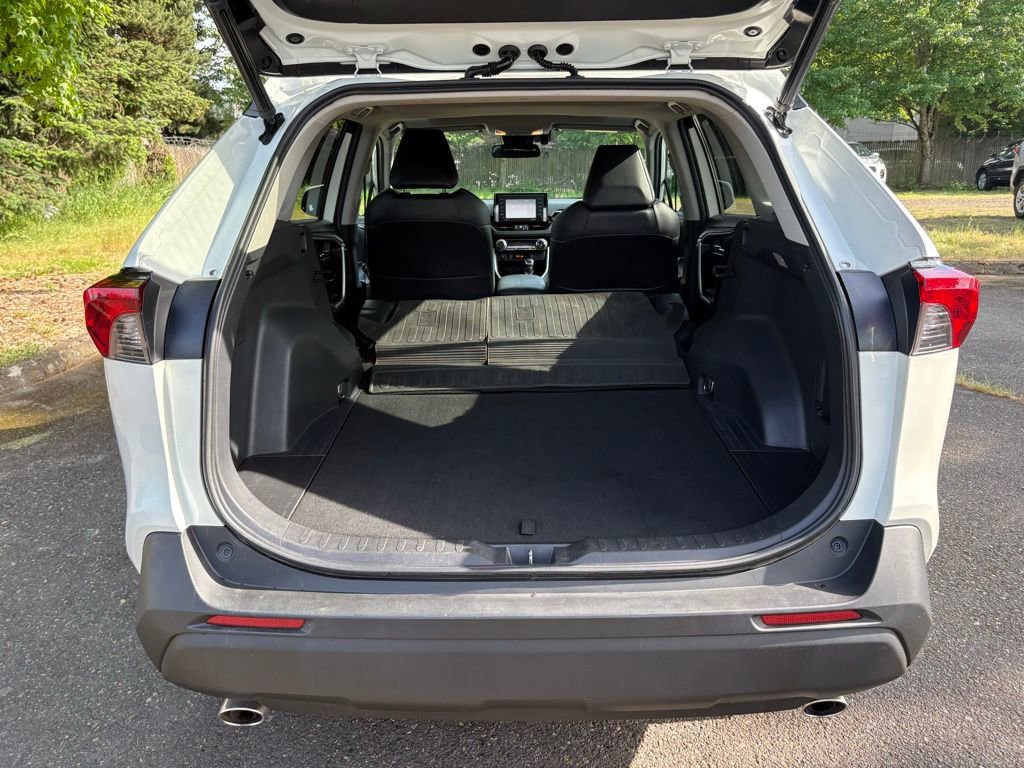 Used 2021 Toyota RAV4 XLE Premium AWD/4WD image 24