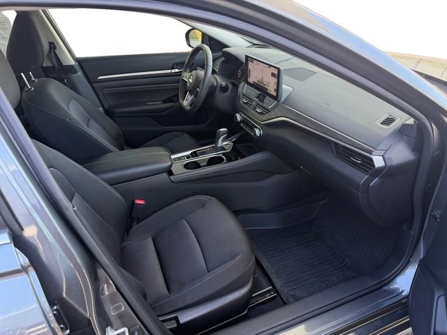 Used 2023 Nissan Altima 2.5 SV w/ SV Premium Package AWD/4WD image 10