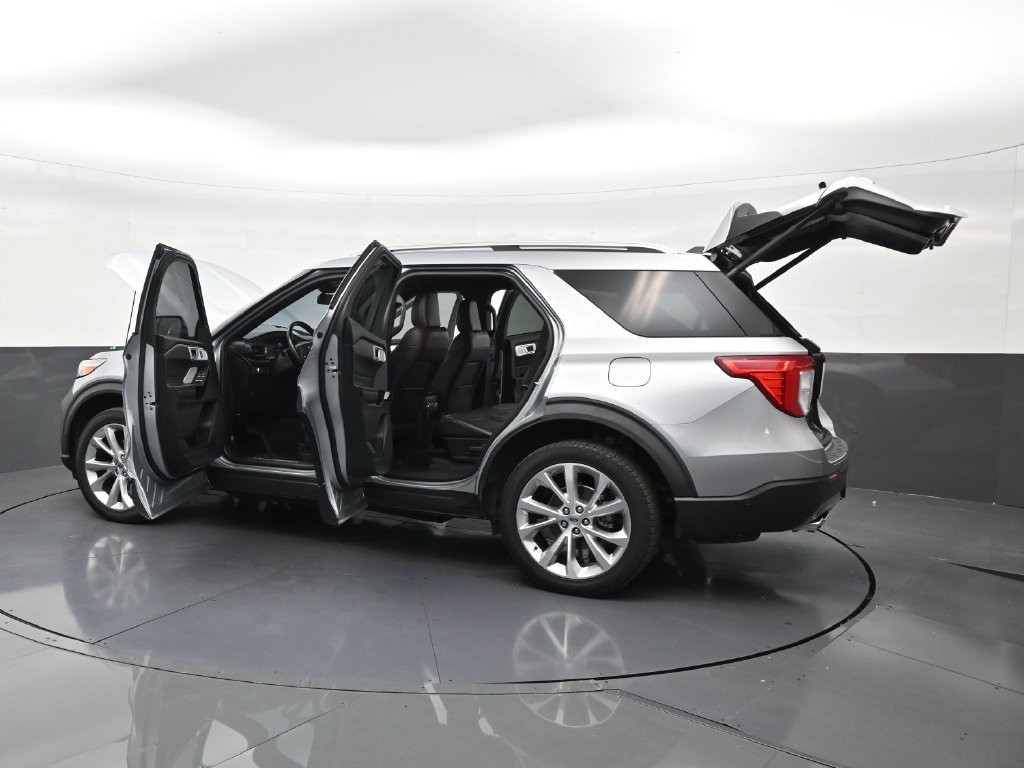 Used 2022 Ford Explorer Platinum w/ Equipment Group 601A AWD/4WD image 31