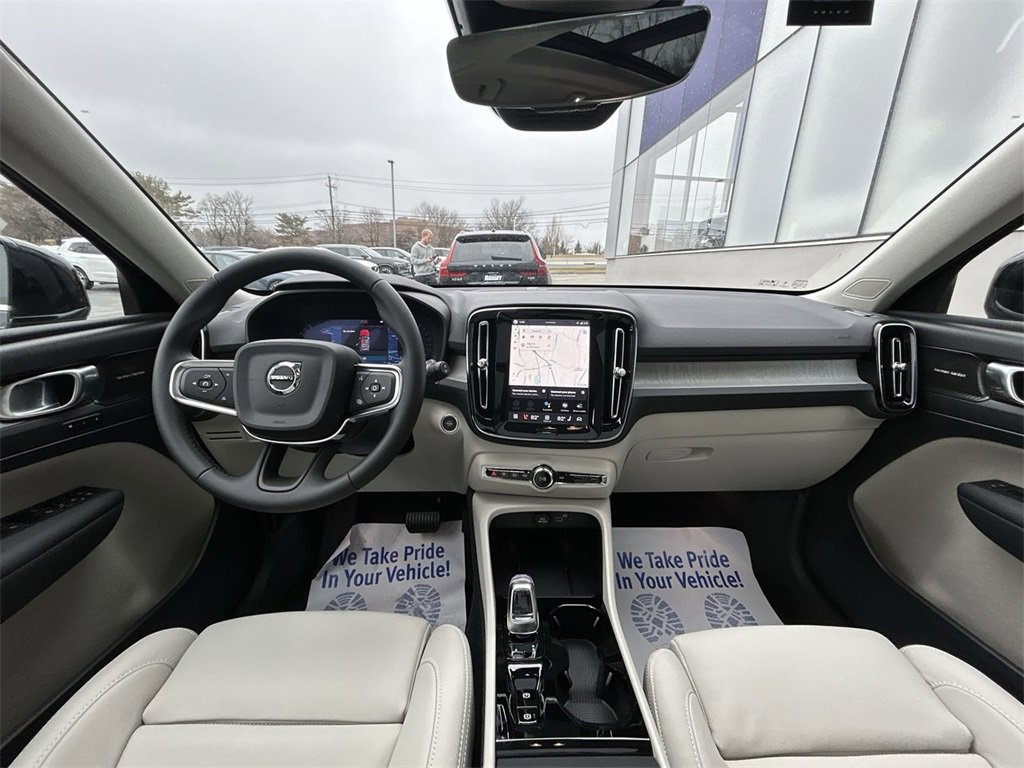 New 2025 Volvo XC40 B5 Ultra w/ Climate Package image 12