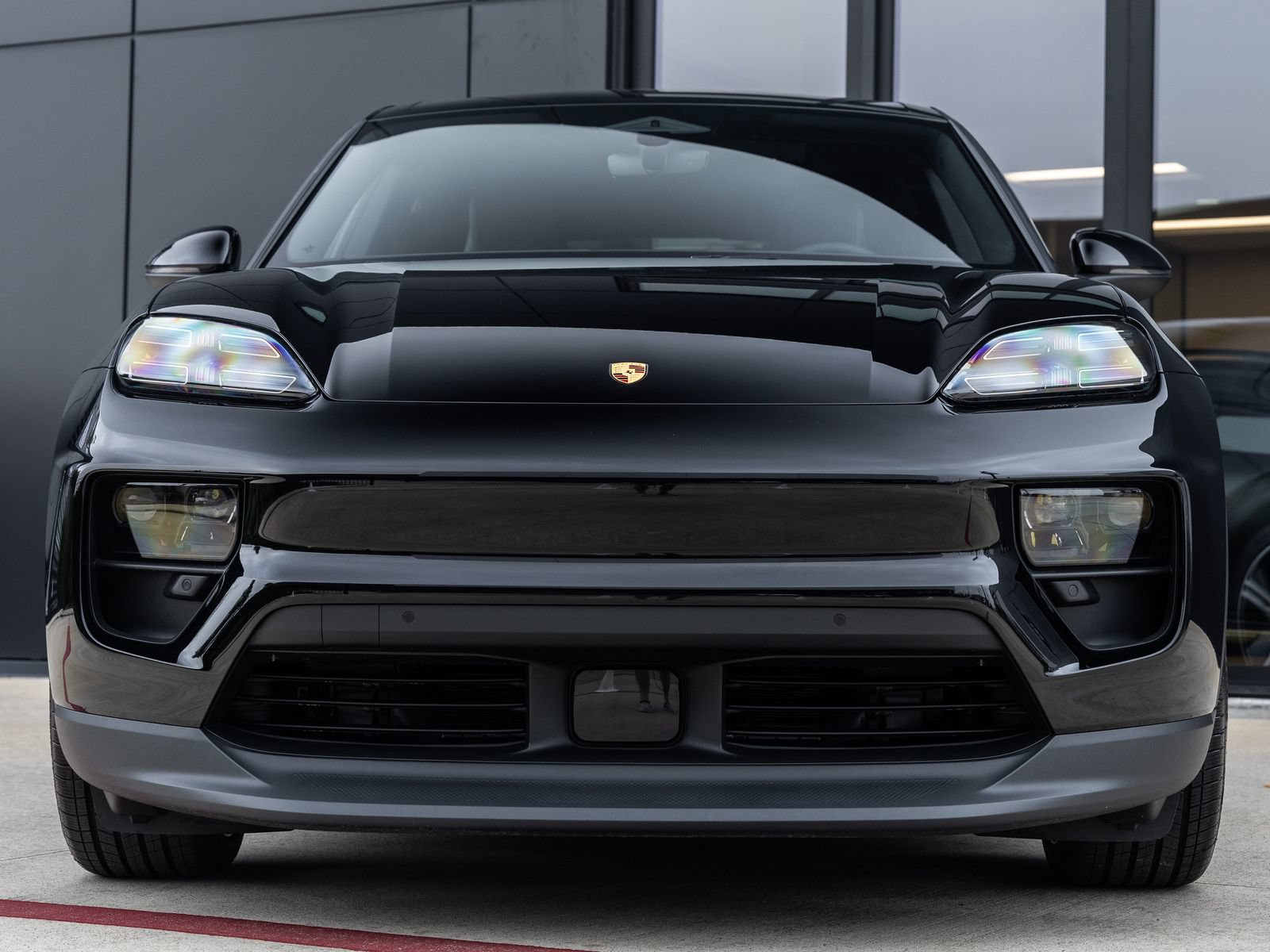Certified 2025 Porsche Macan Electric RWD image 8