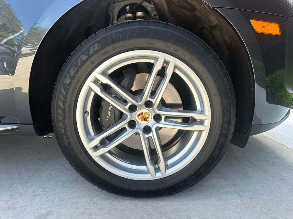 Certified 2025 Porsche Macan image 15