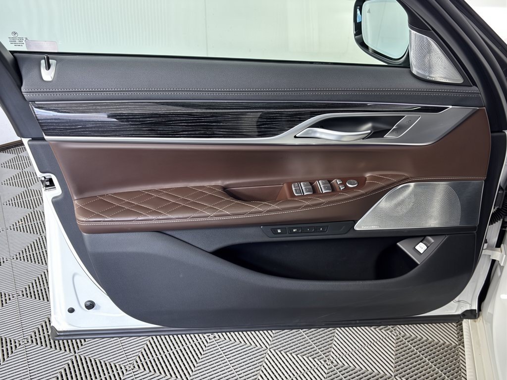 Used 2022 BMW 750i xDrive w/ Luxury Rear Seating Package AWD/4WD image 14
