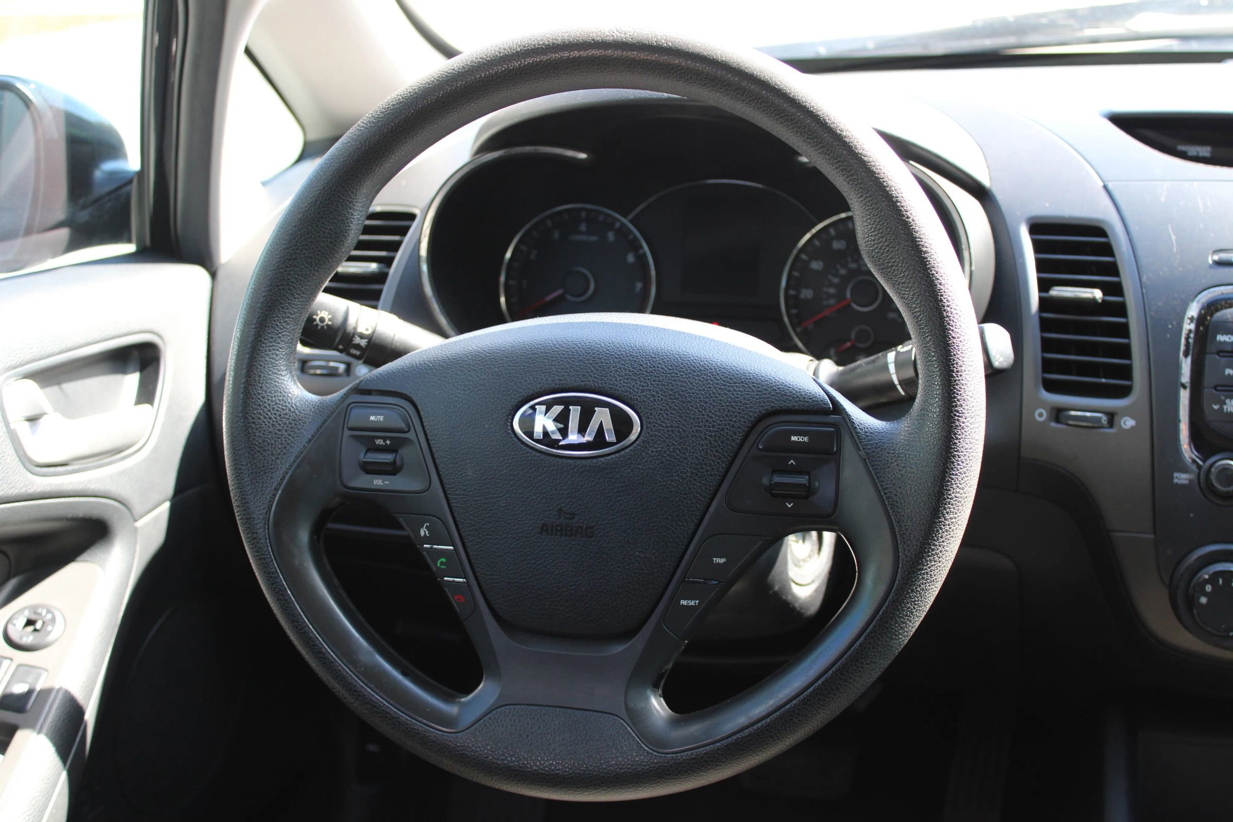 Used 2017 Kia Forte LX image 14