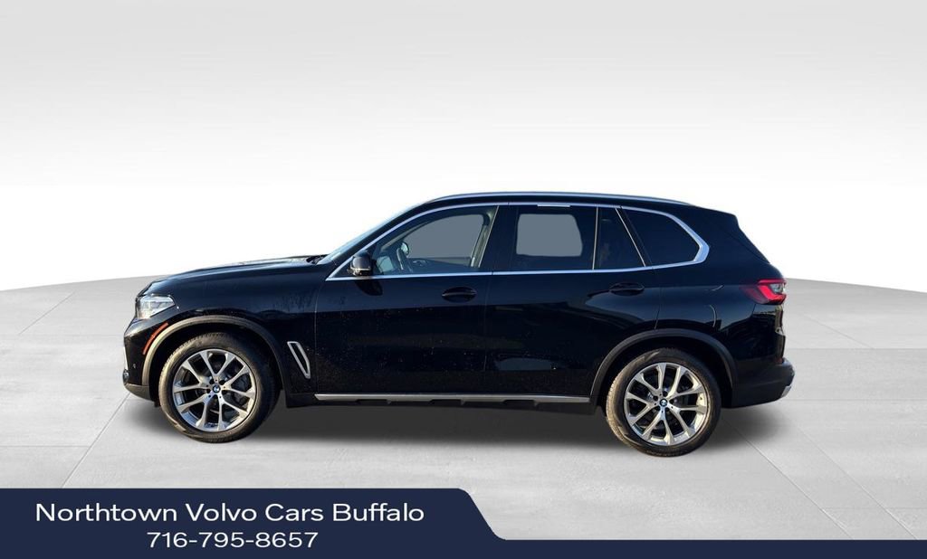 Used 2023 BMW X5 xDrive40i w/ Premium Package image 2