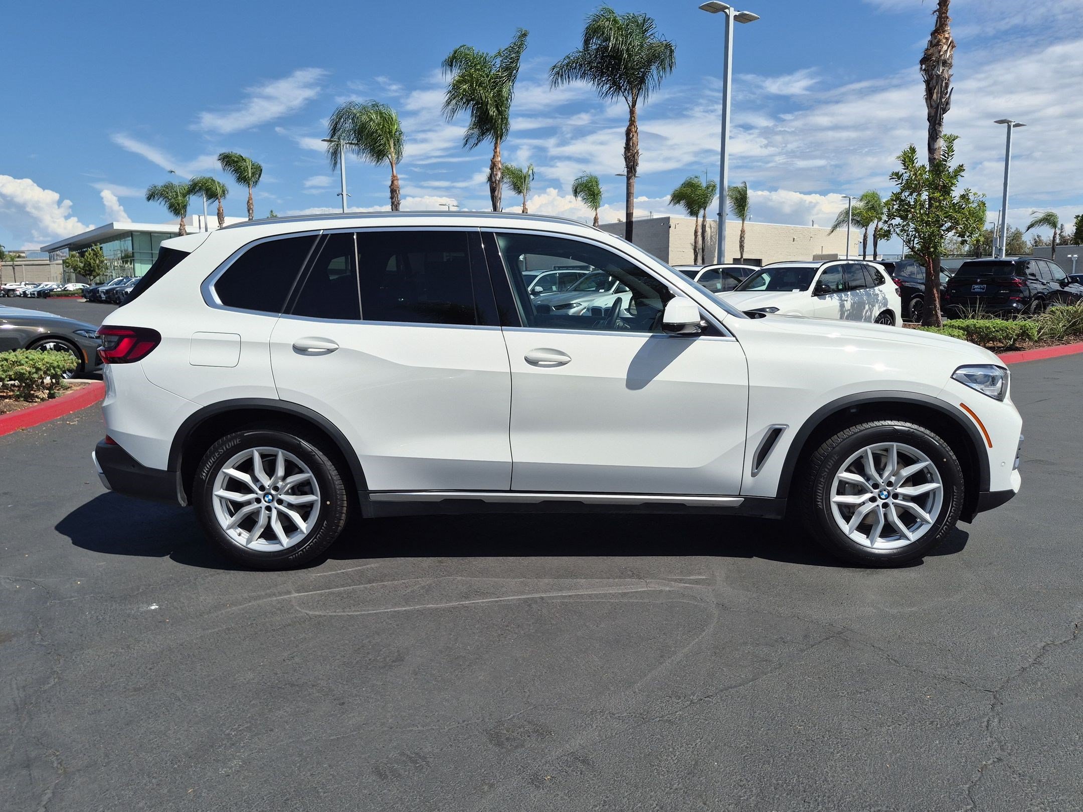 Used 2021 BMW X5 xDrive40i w/ Premium Package AWD/4WD image 11