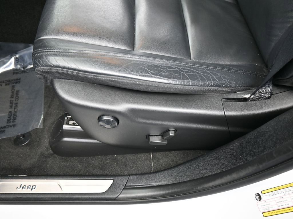 Used 2021 Jeep Grand Cherokee Limited image 16