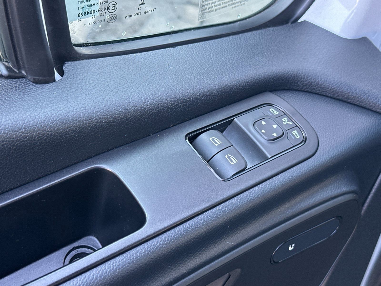 Used 2024 Mercedes-Benz Sprinter 2500 image 12