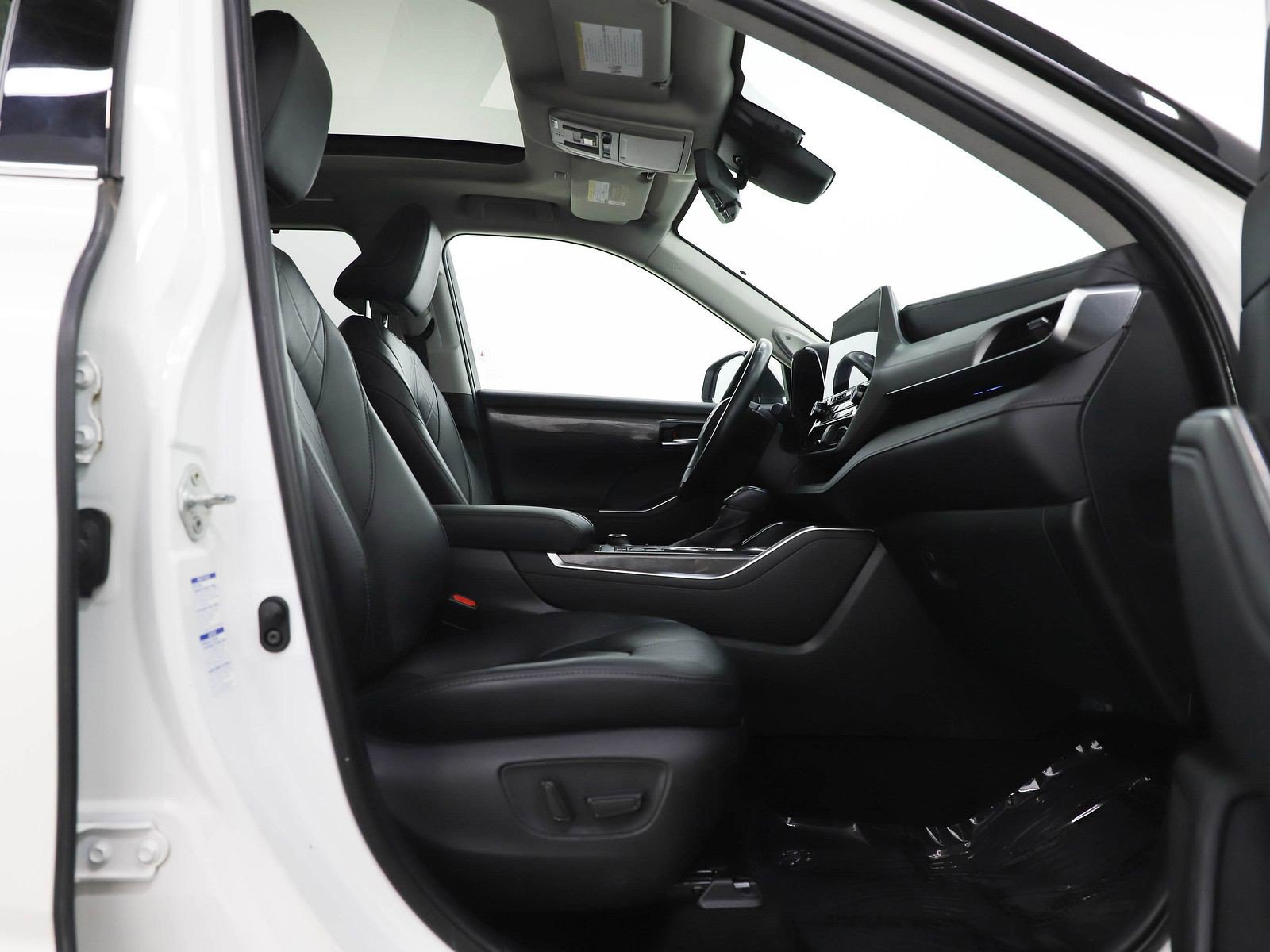 Used 2020 Toyota Highlander Platinum image 11