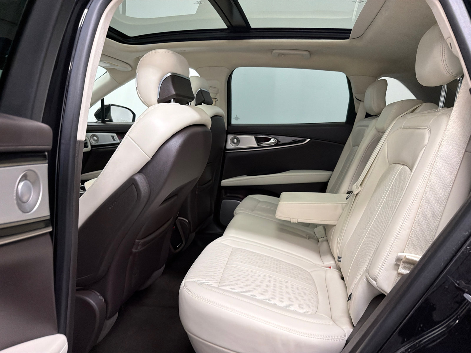 Certified 2023 Lincoln Nautilus Black Label w/ Class II Trailer Tow Package AWD/4WD image 22