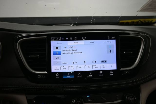 Used 2023 Chrysler Pacifica Touring-L FWD image 20