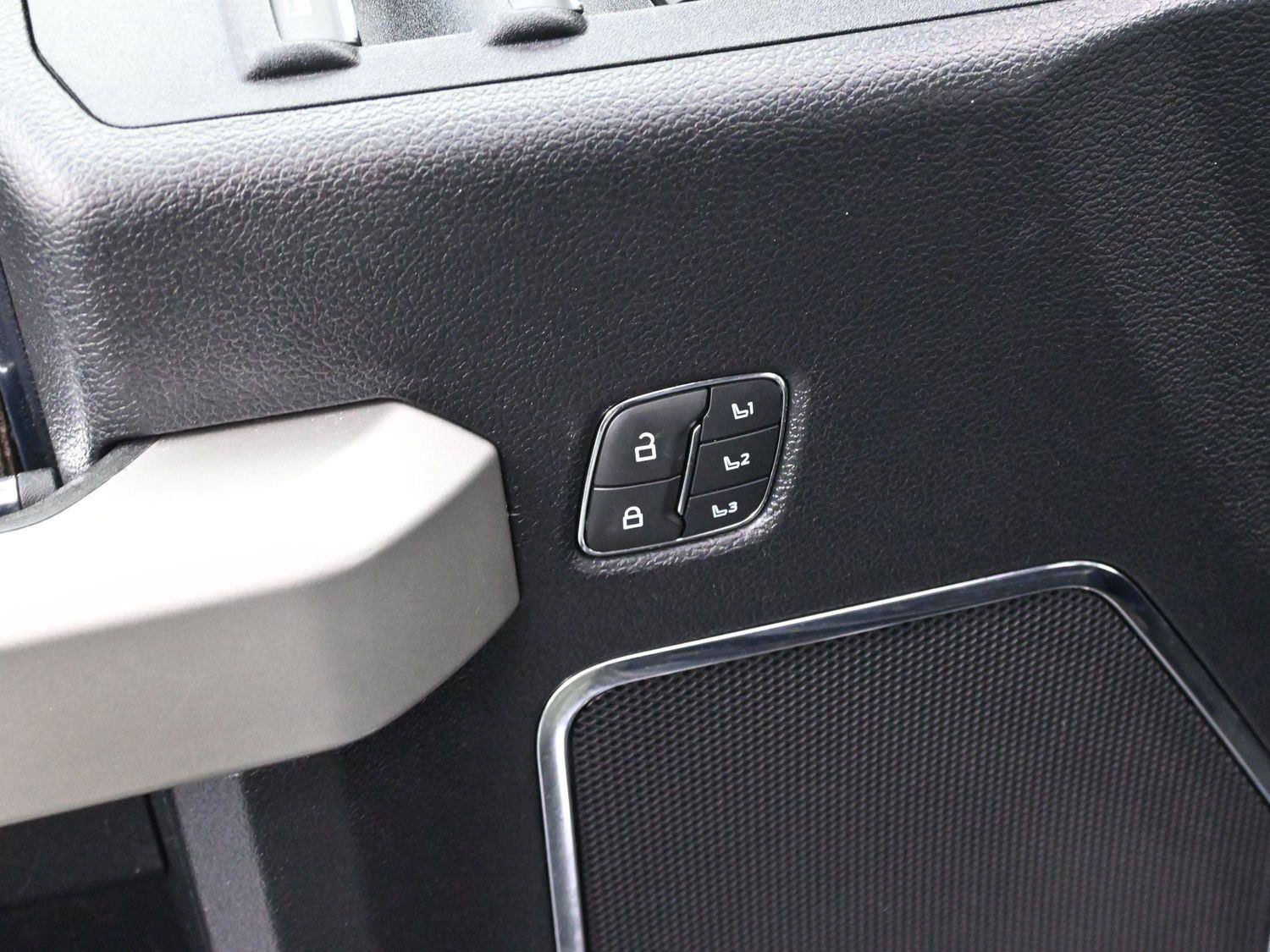 Used 2021 Ford F450 Lariat w/ Lariat Value Package image 11