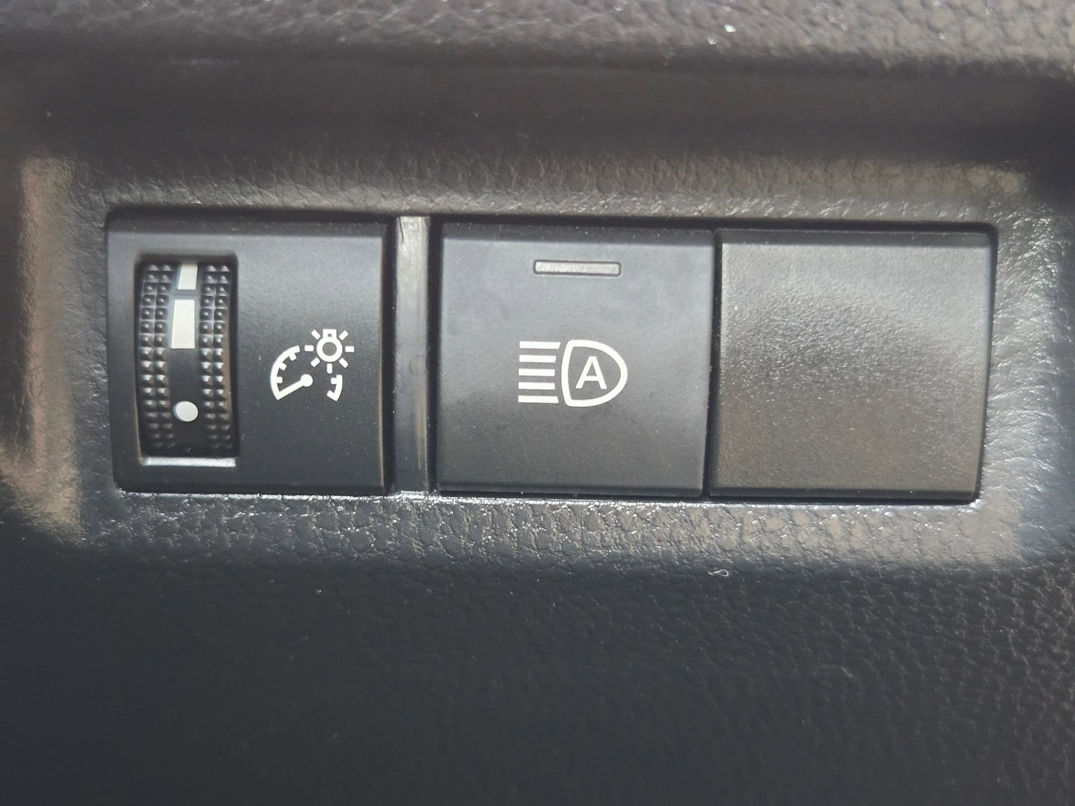 Used 2021 Toyota RAV4 LE image 25