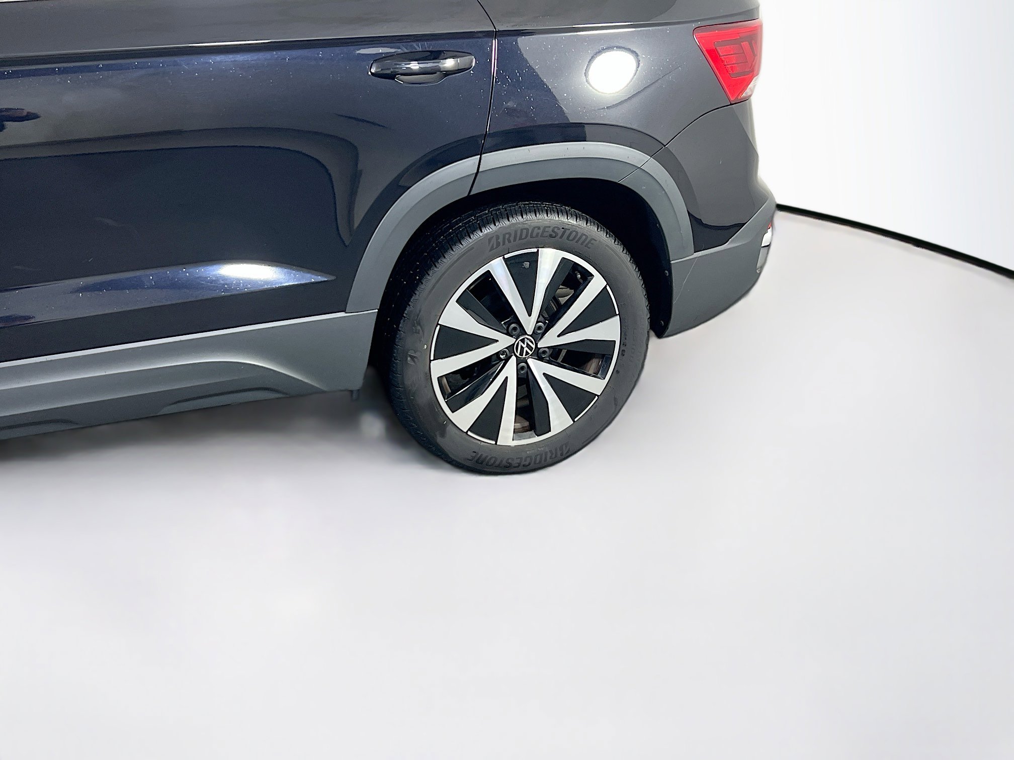 Used 2023 Volkswagen Taos SE AWD/4WD image 29