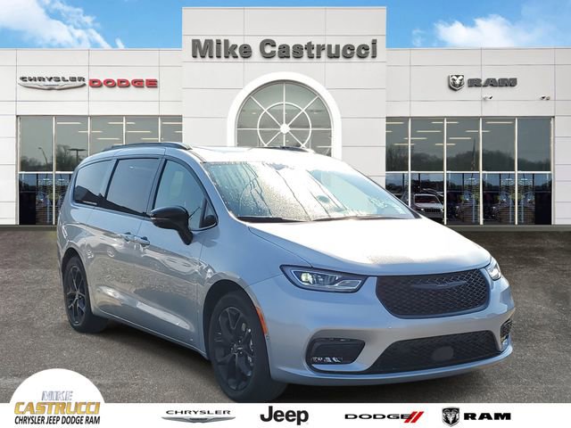 New 2026 Chrysler Pacifica Limited w/ S Appearance Package