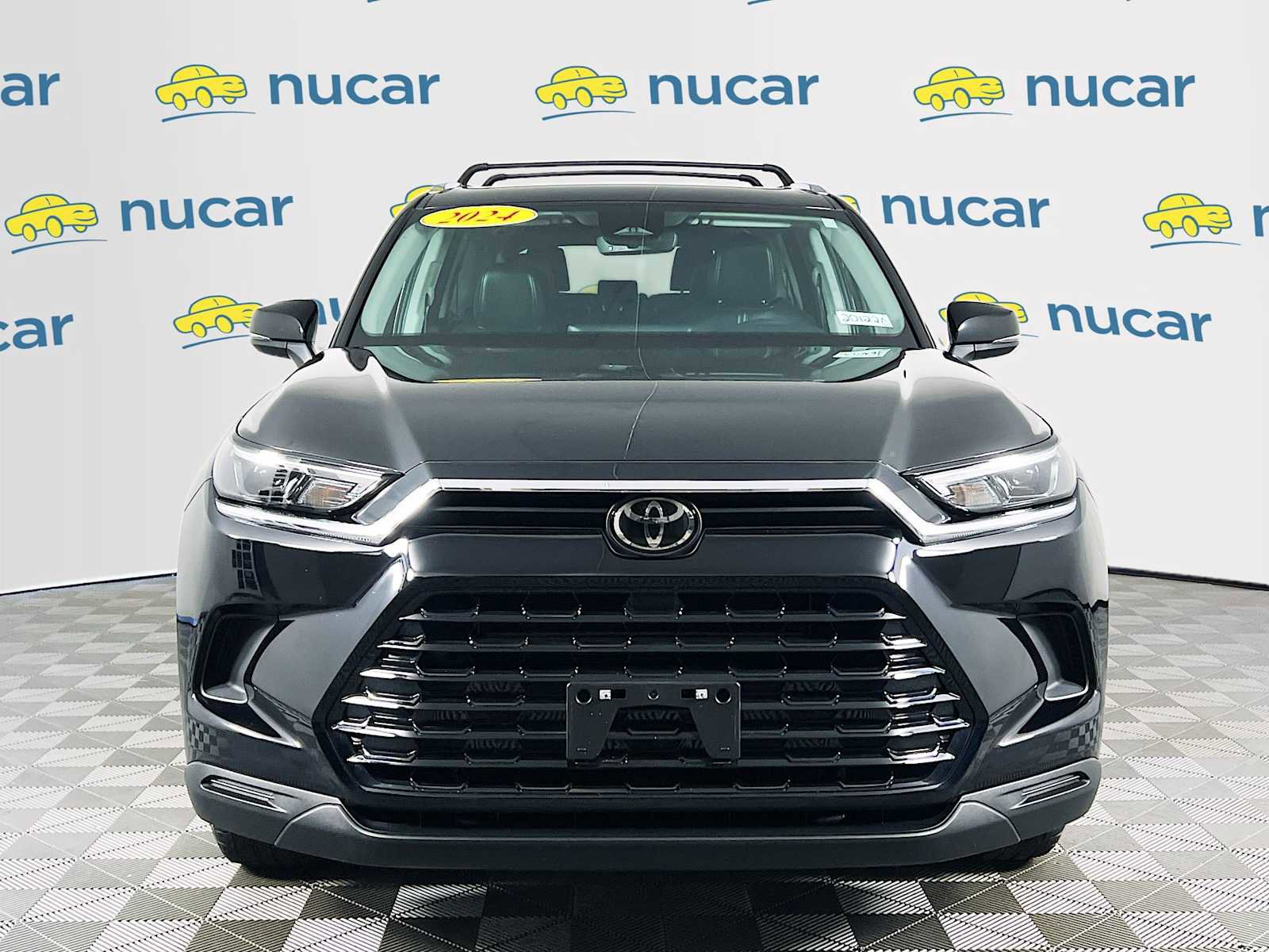 Used 2024 Toyota Grand Highlander XLE image 2