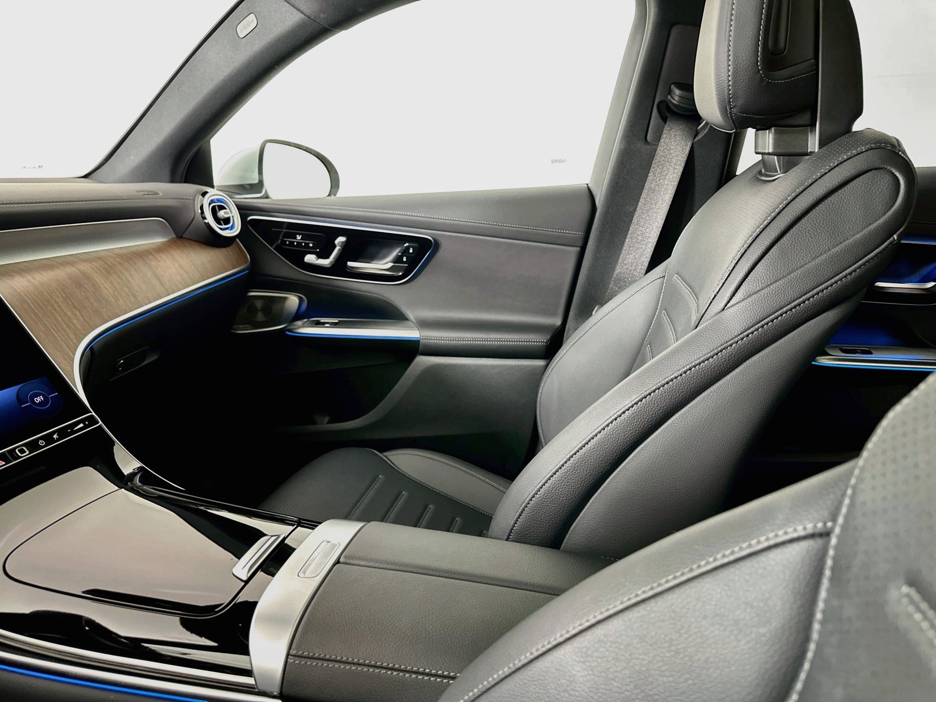 Certified 2026 Mercedes-Benz GLC 300 4MATIC w/ AMG Line image 26